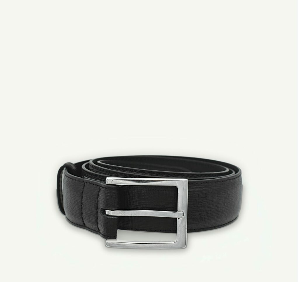 Ceinture Celato en cuir saffiano noir, enroulée